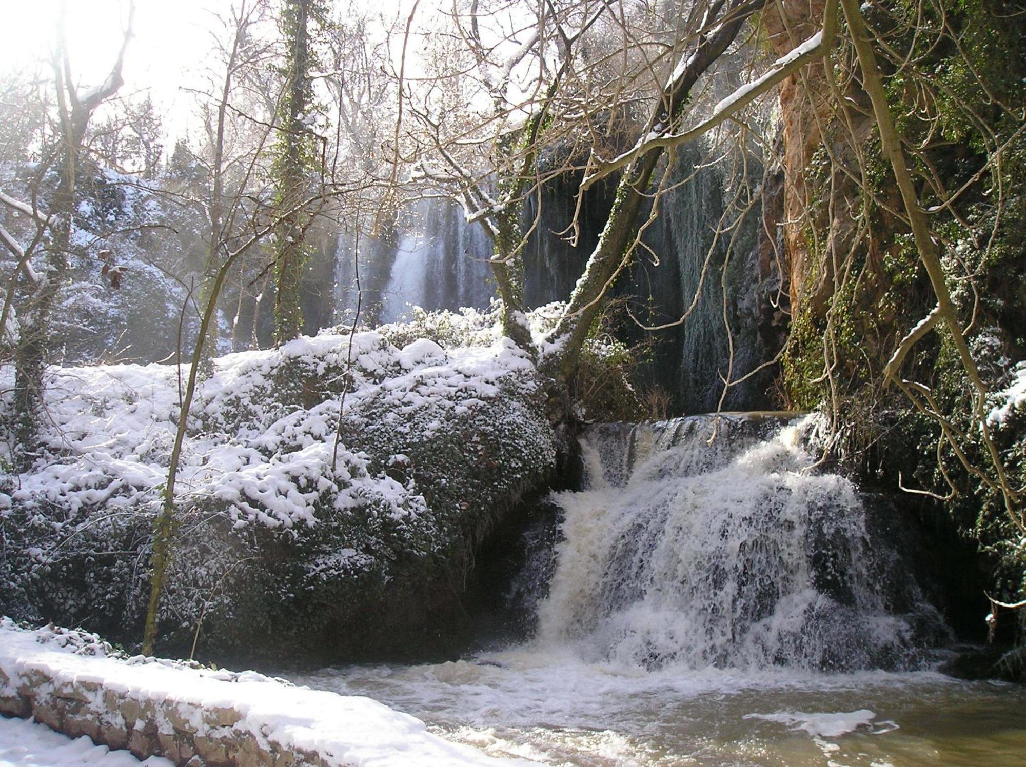 Casa Rural Ruta Del Agua 4 Hab Al Lado Monasterio De Piedra Munebrega Bagian luar foto